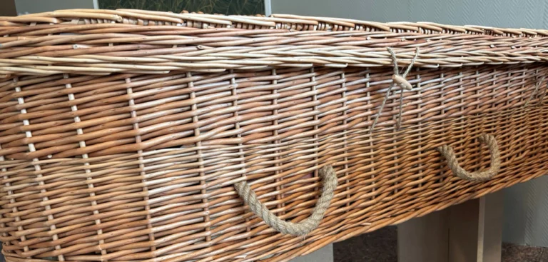 Kopen van een uitvaartmand zoals deze mand - dit zijn onze tips voordat je er 1 koopt