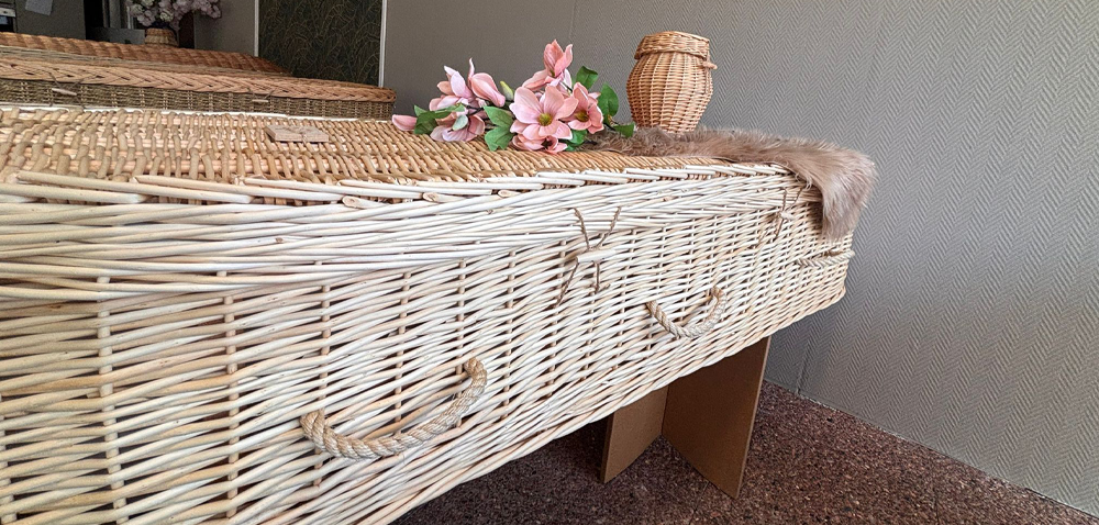 Een gesloten uitvaartmand - dit is een combinatie van de mand en het deksel